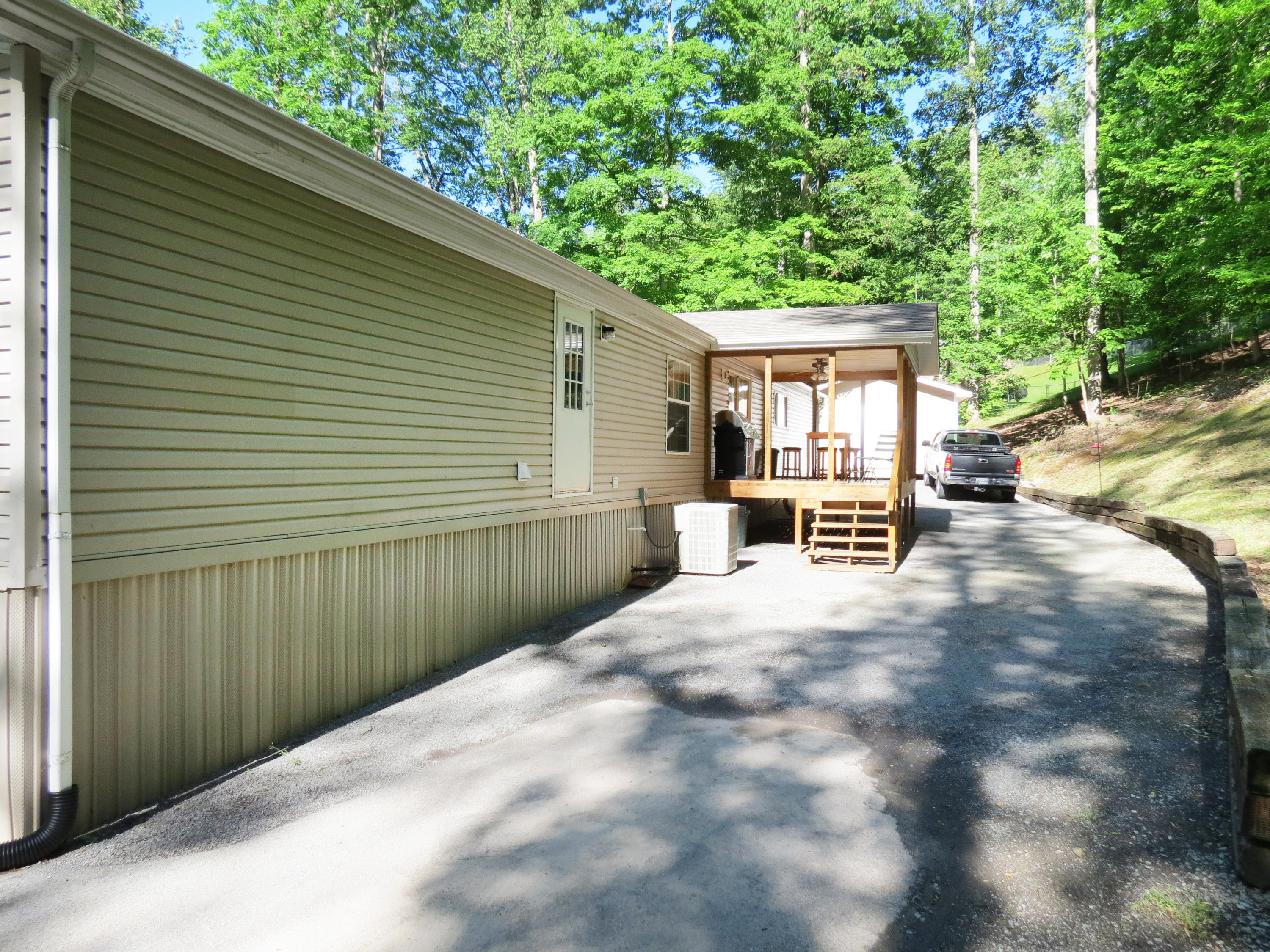 1225 Ridgeview Drive Clinton, TN 37716 - Photo 7 of 29 Ridgeview 7