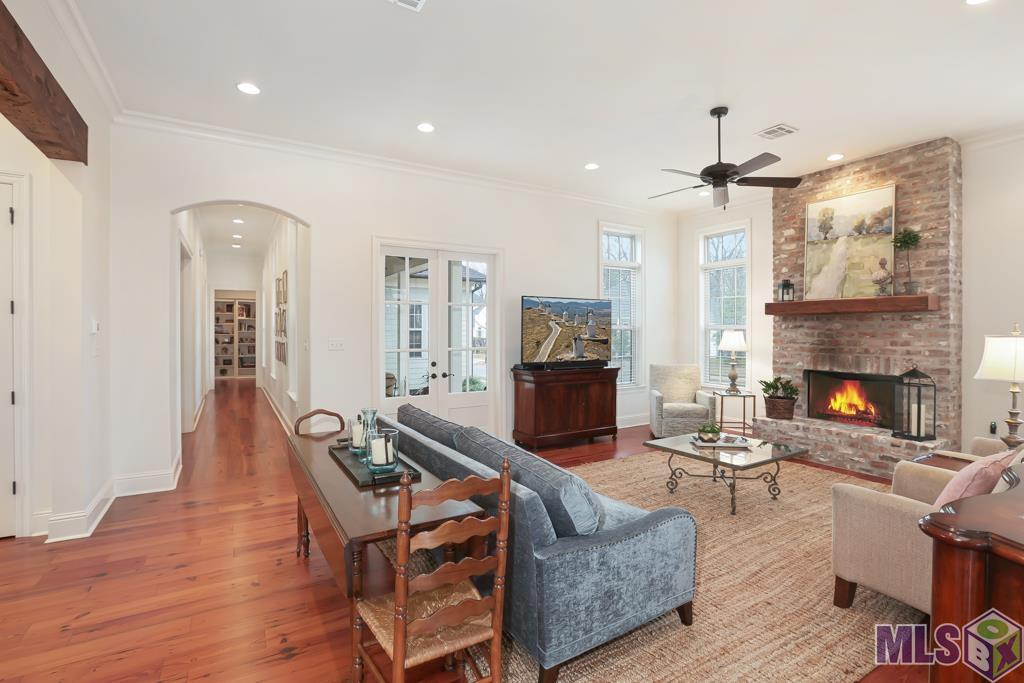 6304 Muir Street Baton Rouge, LA 70817 - Photo 13 of 36 LIVING RM FROM FOYER
