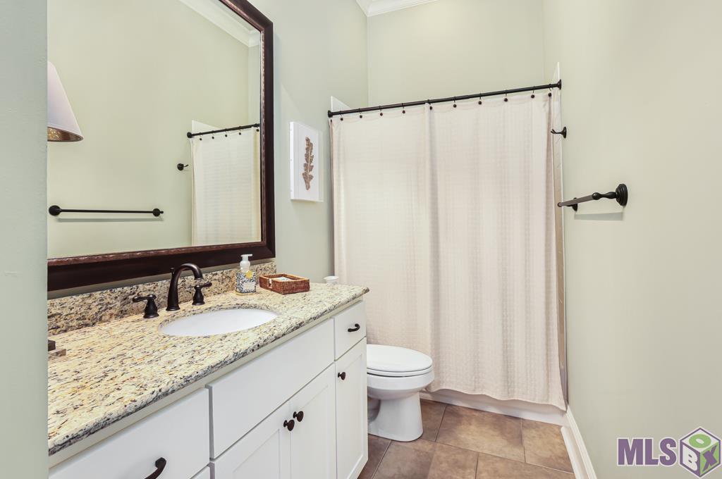 6304 Muir Street Baton Rouge, LA 70817 - Photo 18 of 36 FRONT/GUEST BATH
