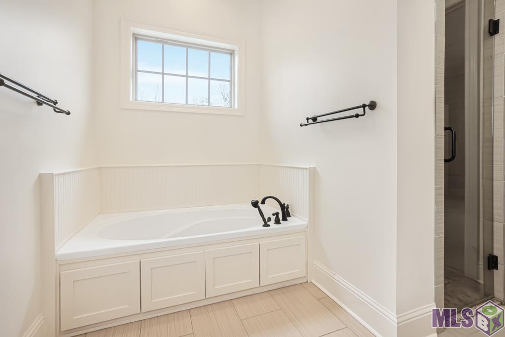 6304 Muir Street Baton Rouge, LA 70817 - Photo 25 of 36 SOAKING TUB & SHOWER