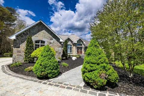 $1,099,000 | 219 Leonard Street, Acushnet, MA 02743