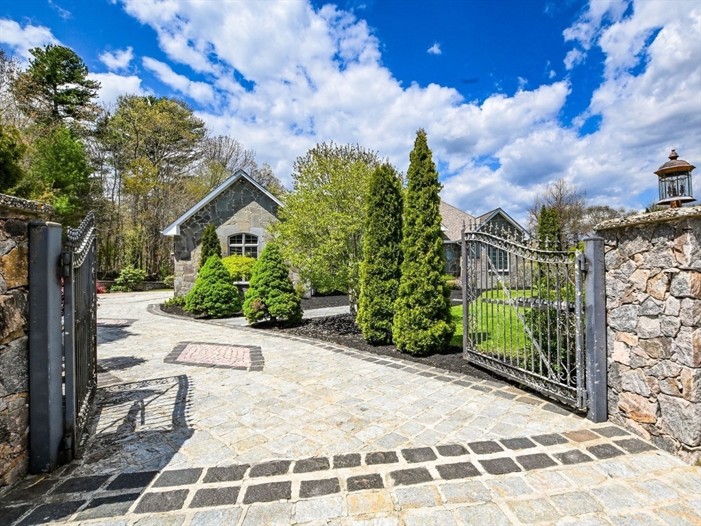 219 Leonard Street Acushnet, MA 02743 - Photo 3 of 41