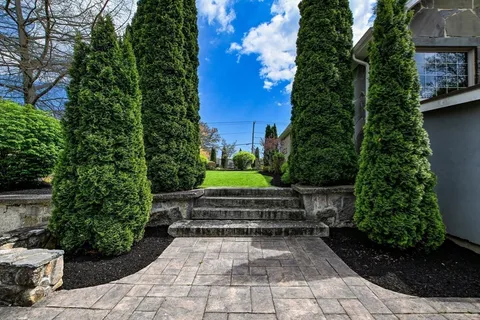 $1,099,000 | 219 Leonard Street, Acushnet, MA 02743