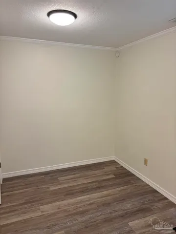 a view of empty room with window