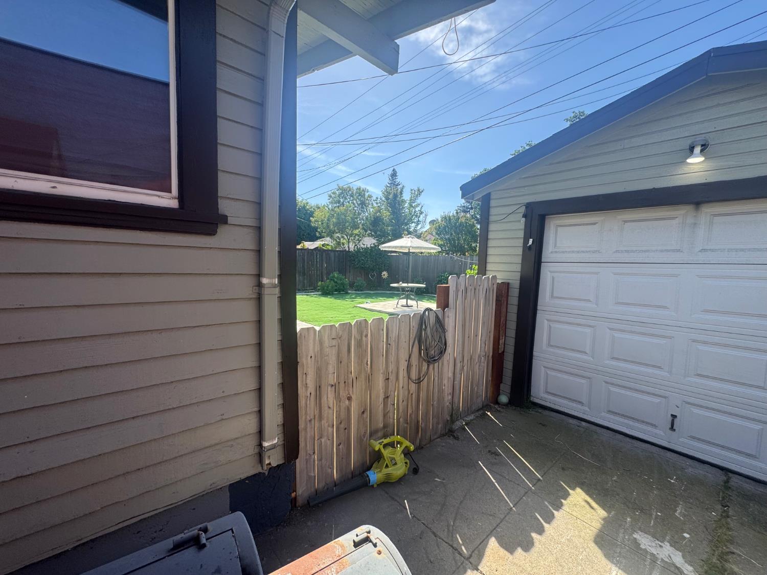 1044 West Harding Way Stockton, CA 95203 - Photo 7 of 25 Gallery Image 7