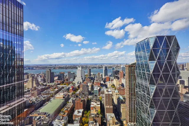 $4,300,000 | 230 West 56th Street, Unit 57C | Theater District