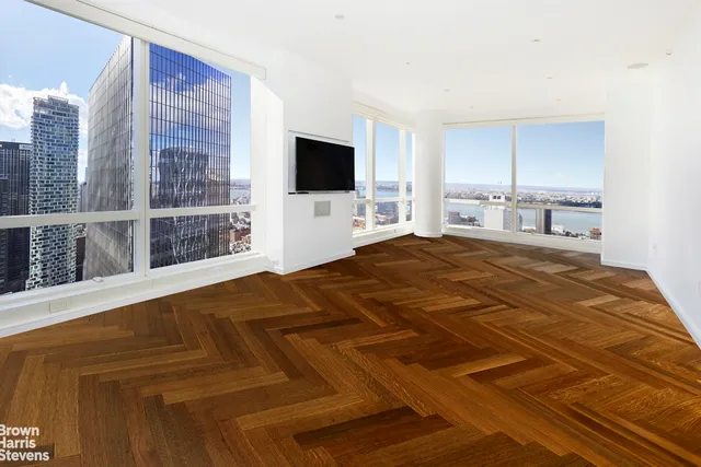 $4,300,000 | 230 West 56th Street, Unit 57C | Theater District