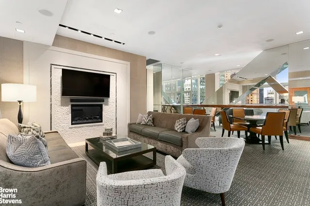 $4,300,000 | 230 West 56th Street, Unit 57C | Theater District