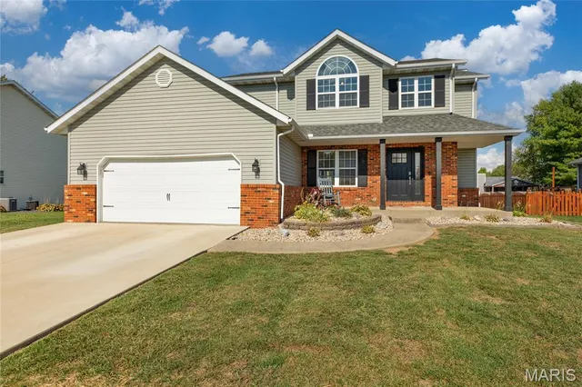 $340,000 | 912 Oakridge Drive, Maryville, IL 62062