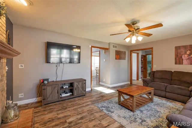 $340,000 | 912 Oakridge Drive, Maryville, IL 62062