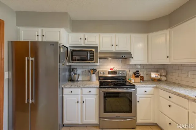 $340,000 | 912 Oakridge Drive, Maryville, IL 62062