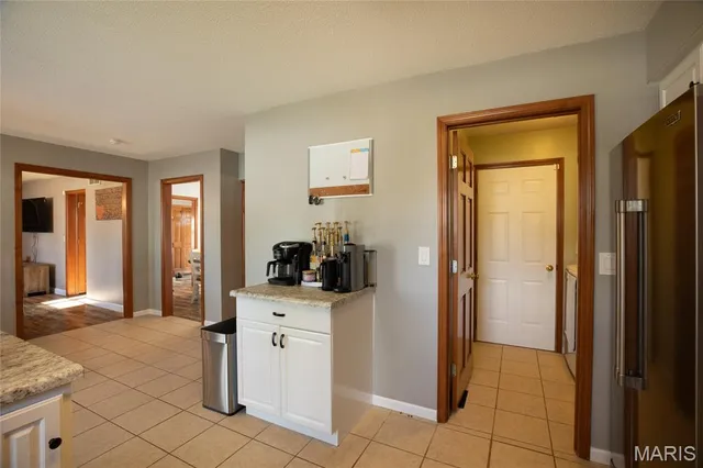 $340,000 | 912 Oakridge Drive, Maryville, IL 62062