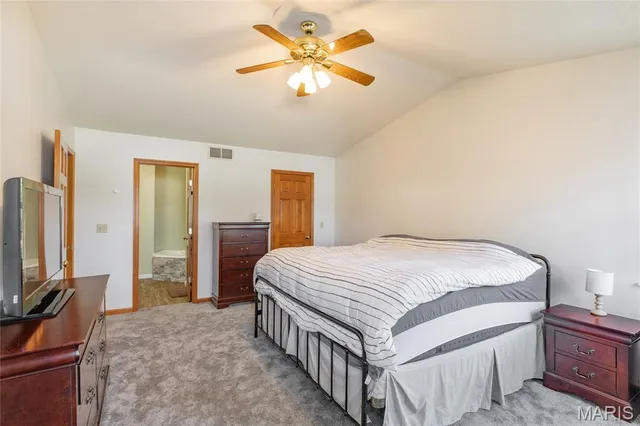 $340,000 | 912 Oakridge Drive, Maryville, IL 62062