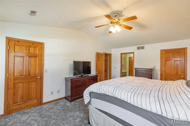 $340,000 | 912 Oakridge Drive, Maryville, IL 62062