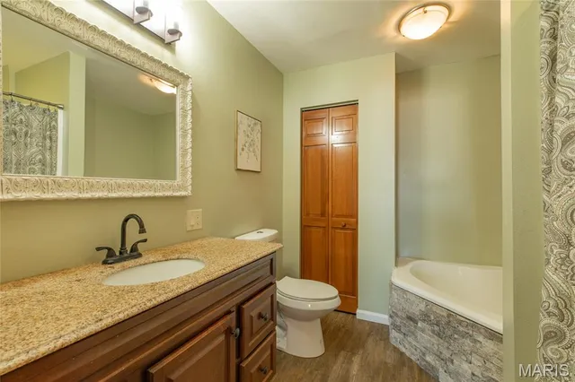 $340,000 | 912 Oakridge Drive, Maryville, IL 62062