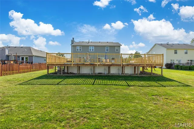 $340,000 | 912 Oakridge Drive, Maryville, IL 62062