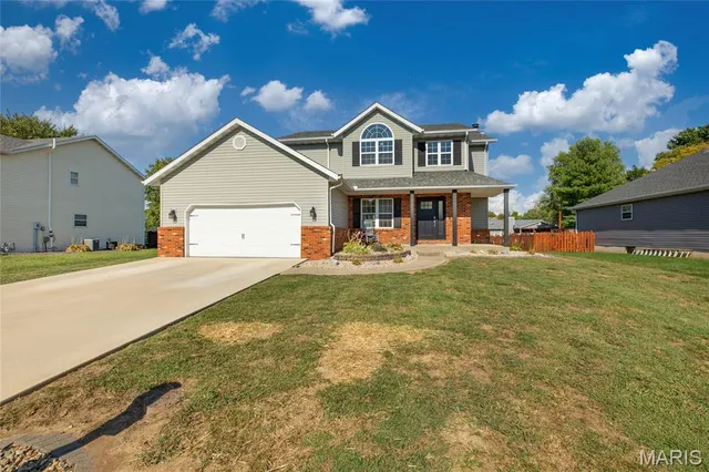 $340,000 | 912 Oakridge Drive, Maryville, IL 62062
