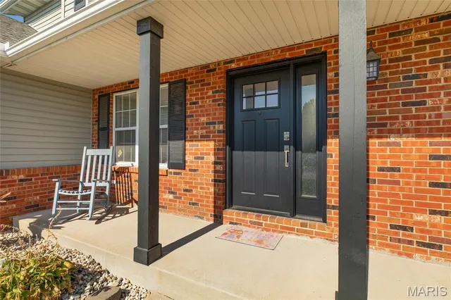 $340,000 | 912 Oakridge Drive, Maryville, IL 62062