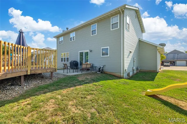 $340,000 | 912 Oakridge Drive, Maryville, IL 62062