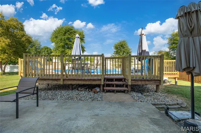 $340,000 | 912 Oakridge Drive, Maryville, IL 62062