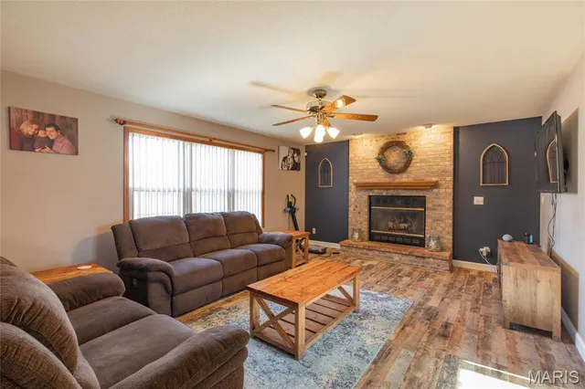 $340,000 | 912 Oakridge Drive, Maryville, IL 62062