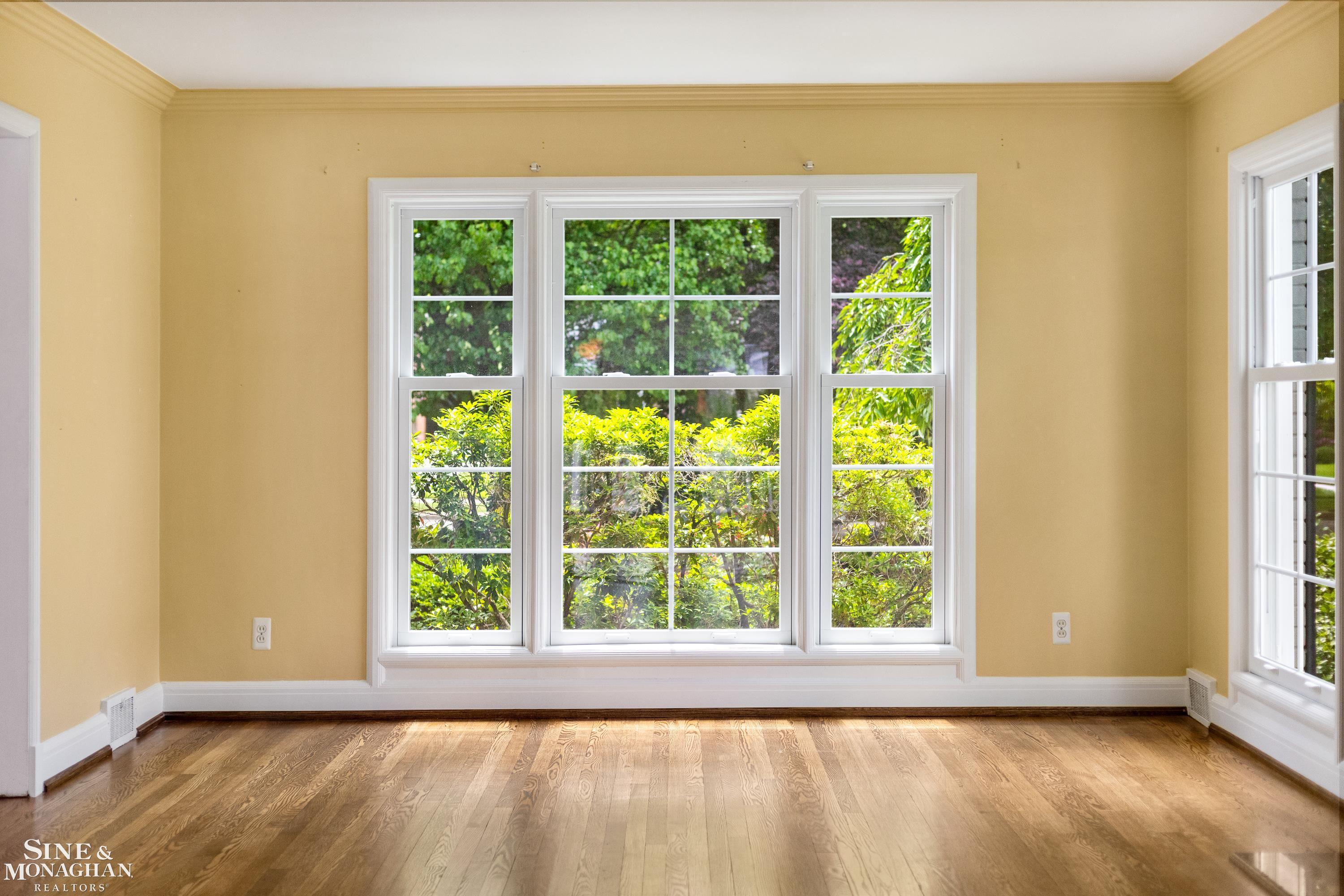 1380 Oxford Road Grosse Pointe, MI 48236 - Photo 11 of 59 50143576-1f01af4d-0ee5-4098-8a49-0baf317eb3d8.JPG