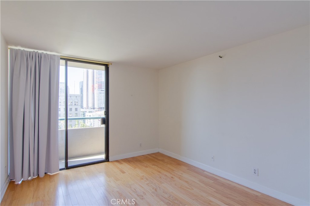 600 West 9th Street, Unit 1114 Los Angeles, CA 90015 - Photo 16 of 27 a view of an empty room with a window