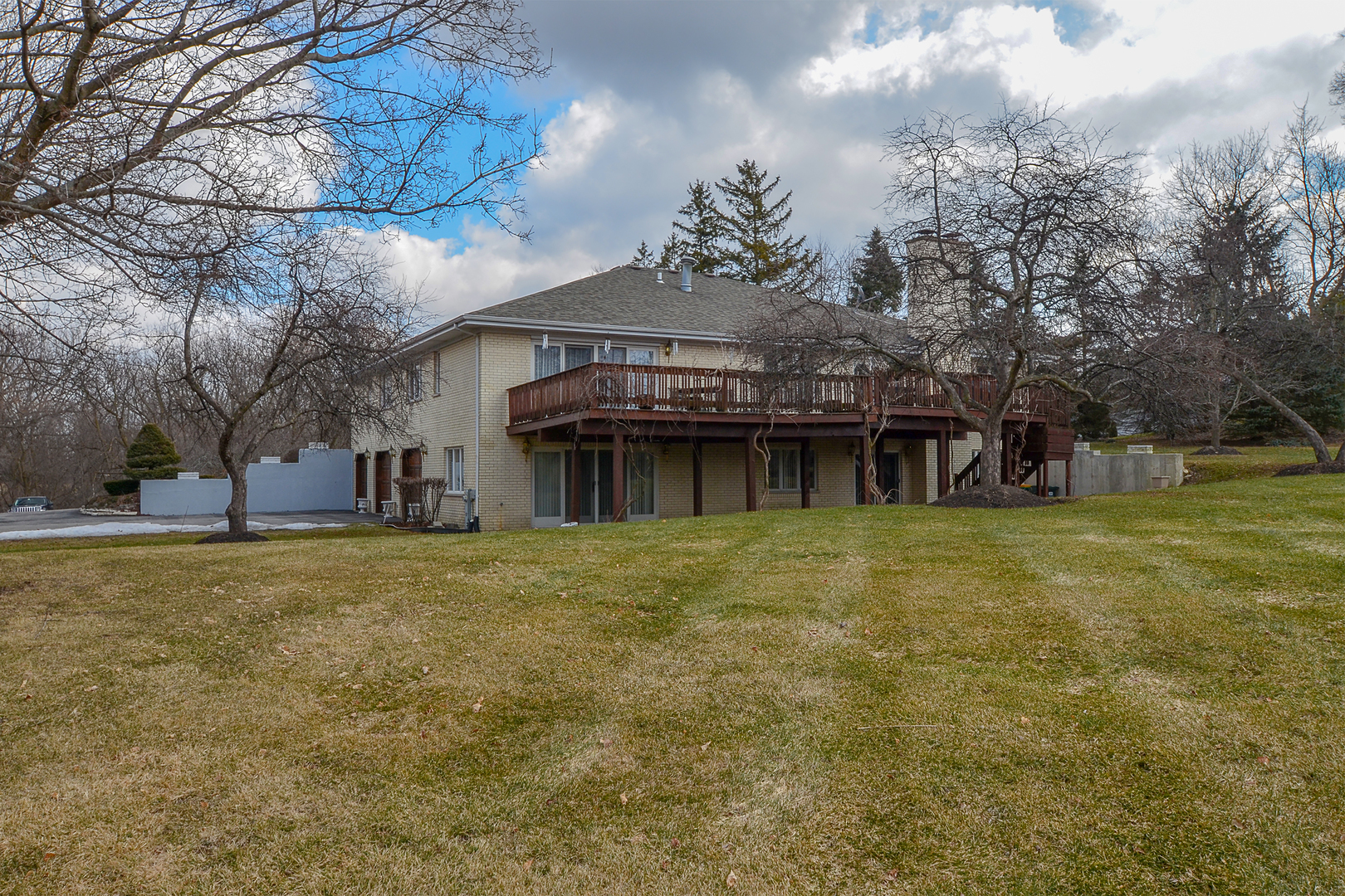 102 North Haman Road Inverness, IL 60010 - Photo 21 of 25 a view of a house with a garden and basketball court