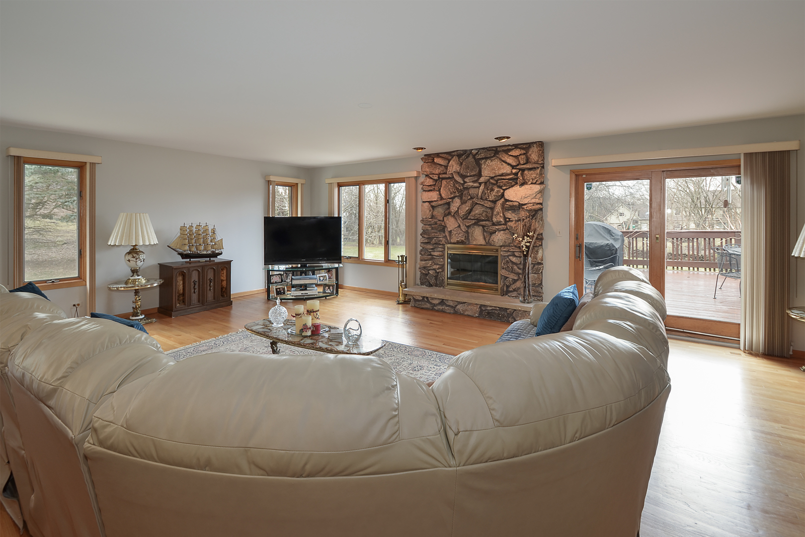 102 North Haman Road Inverness, IL 60010 - Photo 7 of 25 a living room with furniture and a flat screen tv