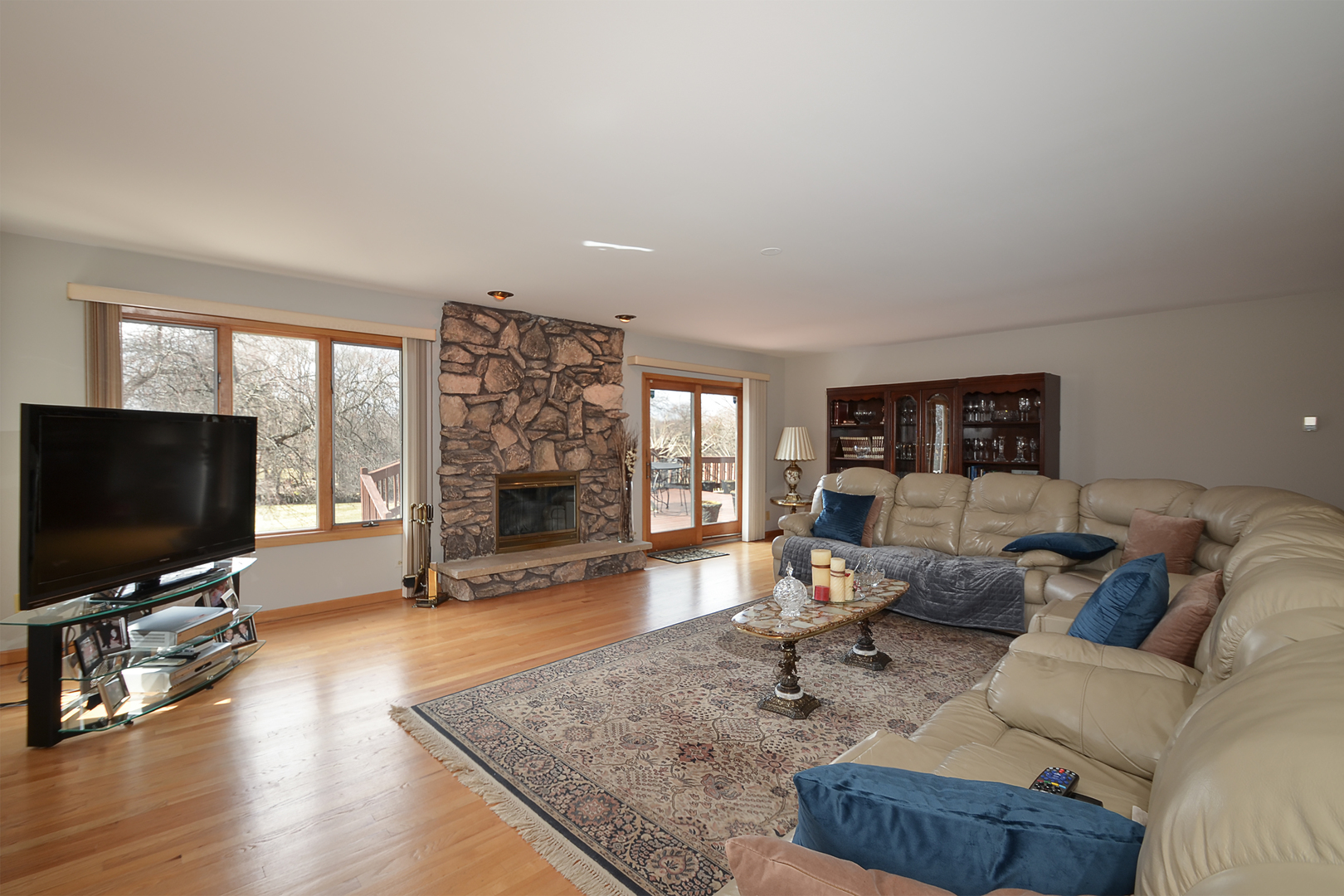 102 North Haman Road Inverness, IL 60010 - Photo 9 of 25 a living room with furniture and a flat screen tv
