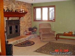 2628 Hedge Lane Road Springfield, IL 62707 - Photo 3 of 9