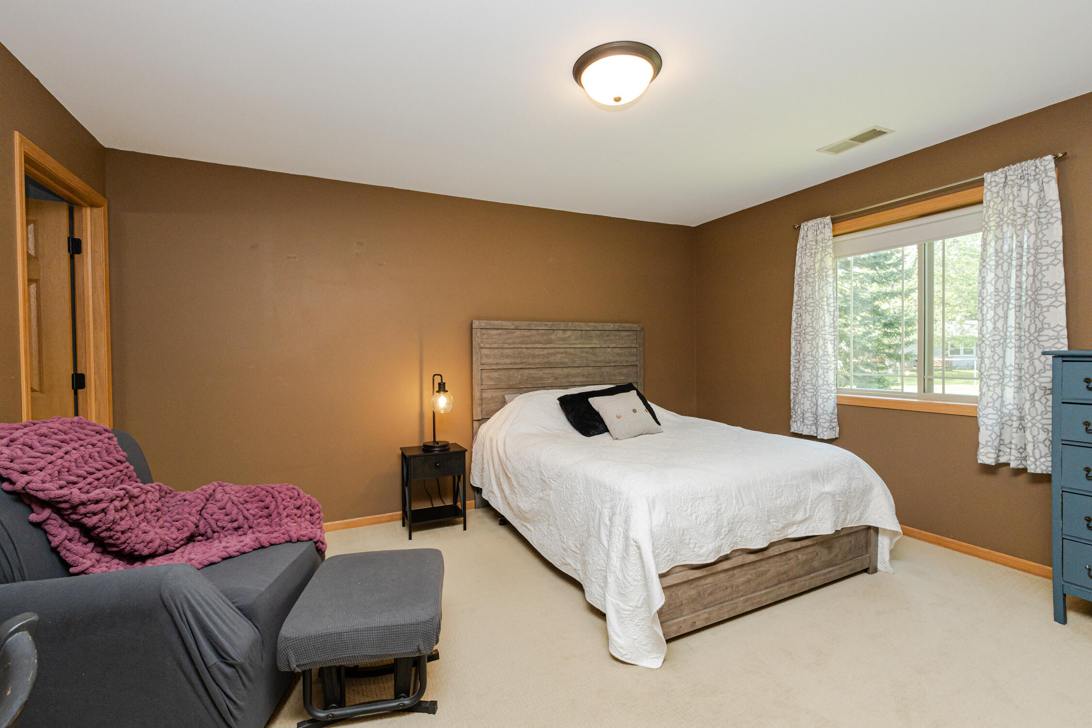984 Spring Court Newburg, WI 53095 - Photo 10 of 21 Primary bdroom