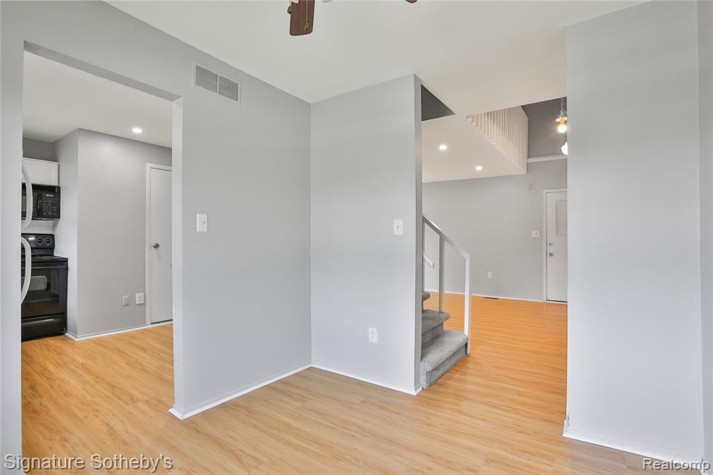 5025 Crooks Road, Unit 42 Royal Oak, MI 48073 - Photo 4 of 19