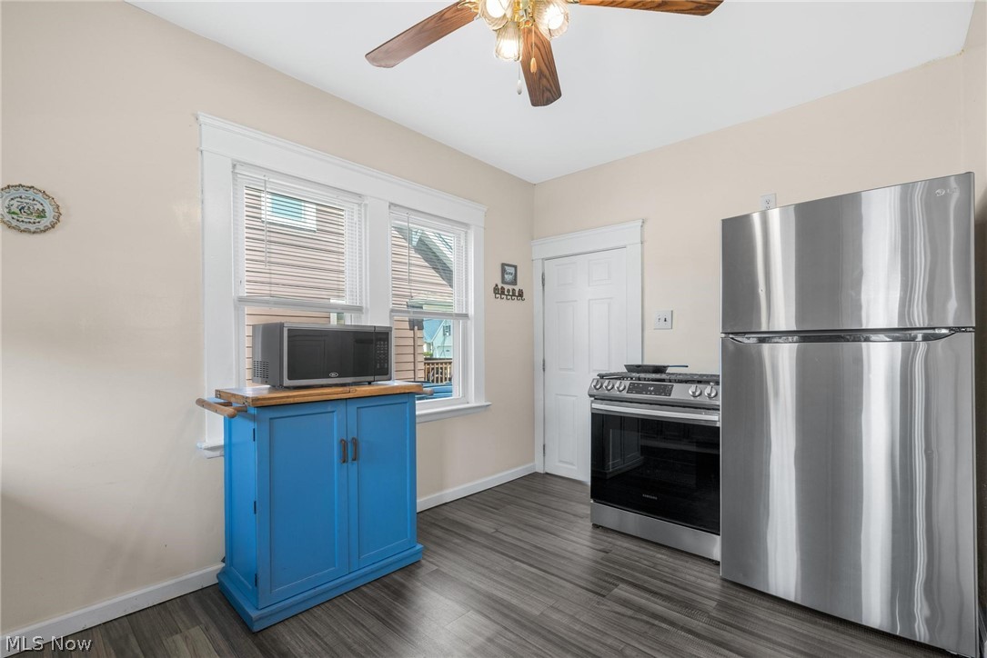 1119 Spring Road Cleveland, OH 44109 - Photo 16 of 27