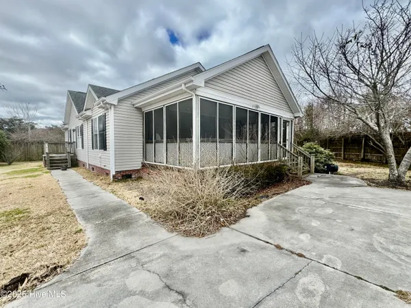 $375,000 | 102 Earl Avenue, Beaufort, NC 28516