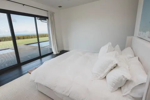 a view of bathroom with shower