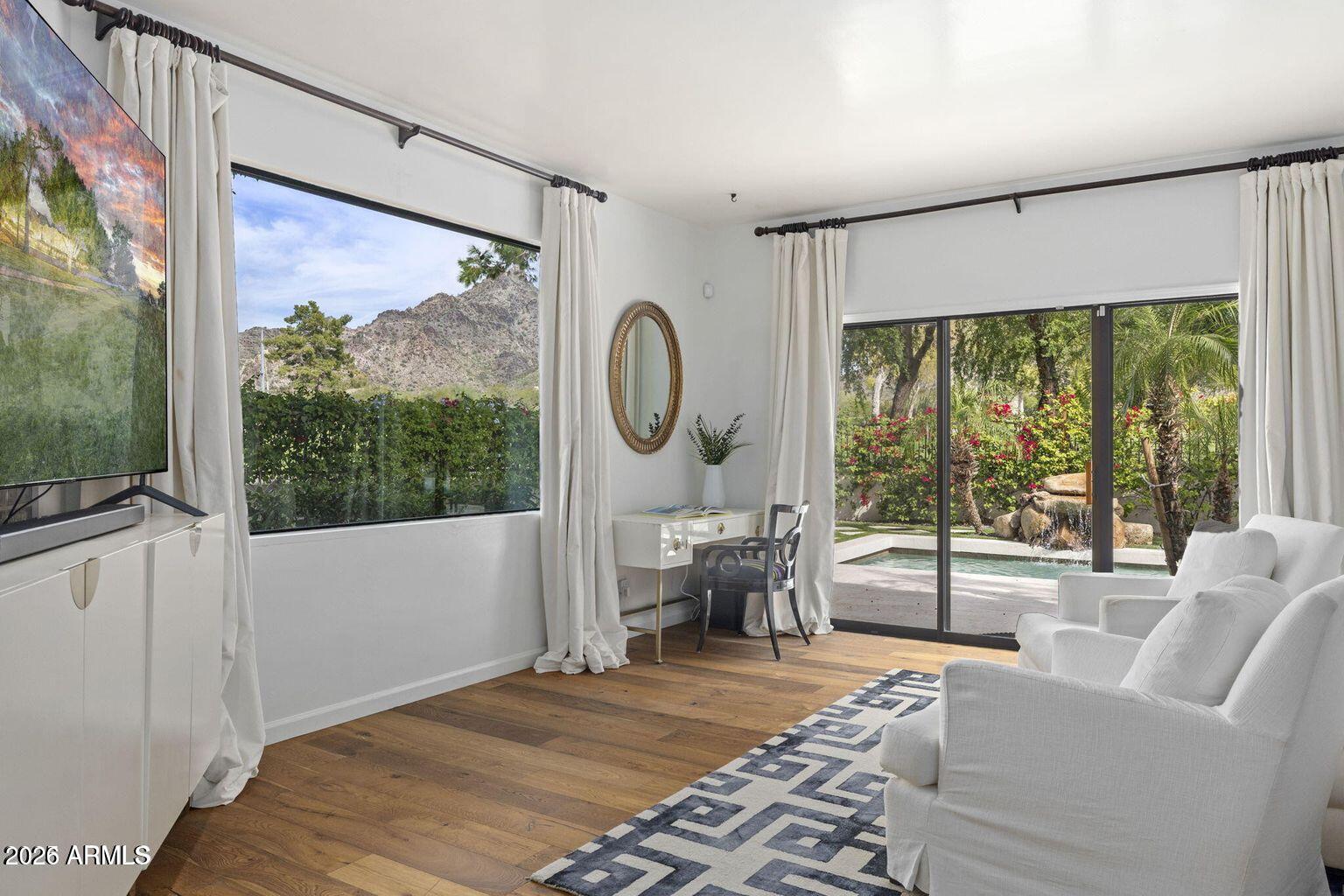 6198 North 28th Place Phoenix, AZ 85016 - Photo 11 of 21 a living room with large window