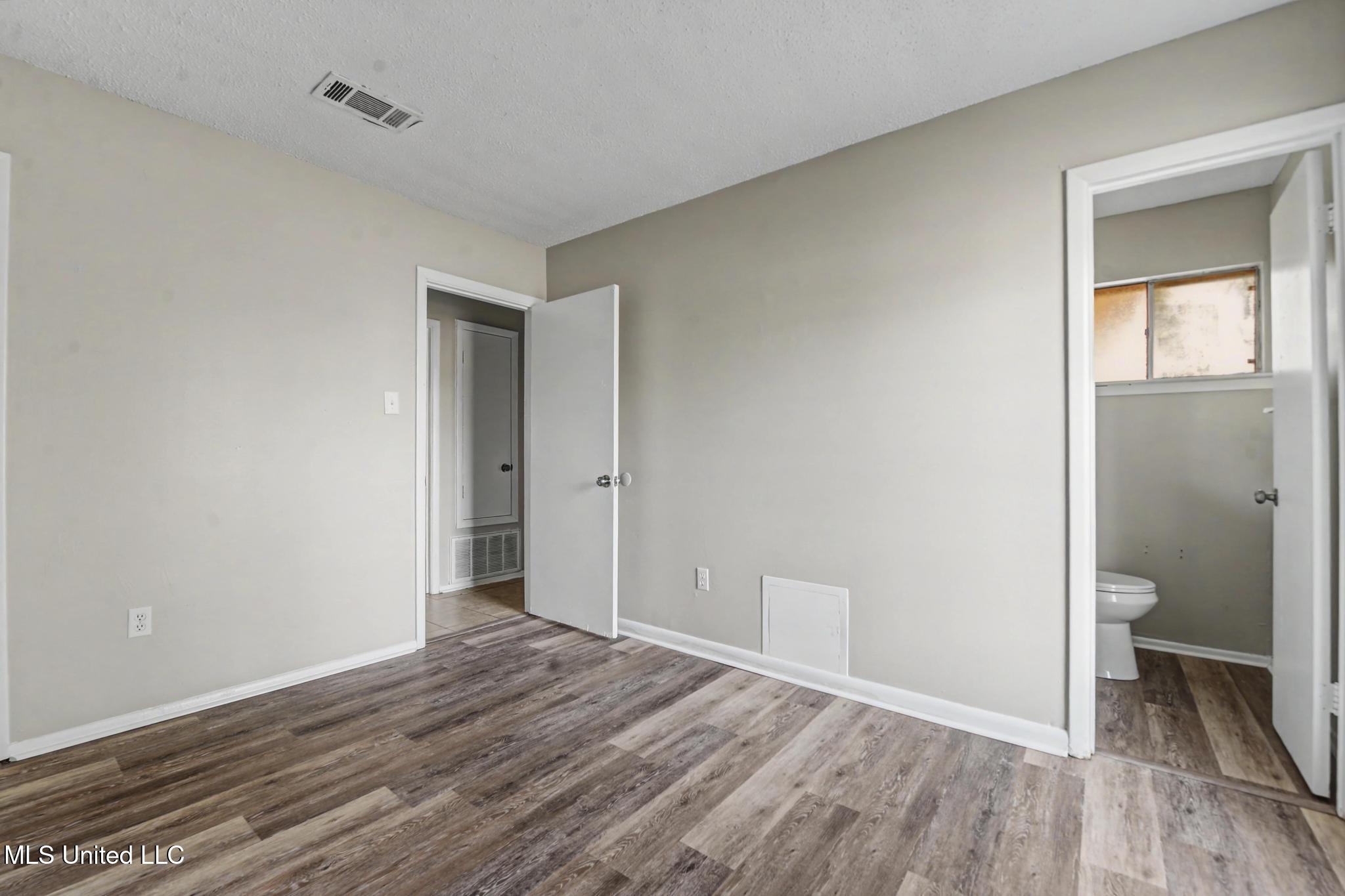 13101 Dedeaux Road Gulfport, MS 39503 - Photo 11 of 22 011