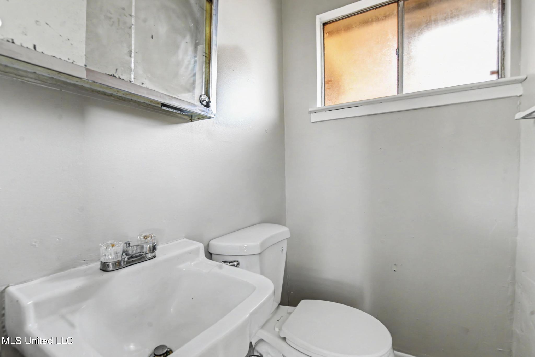 13101 Dedeaux Road Gulfport, MS 39503 - Photo 12 of 22 012