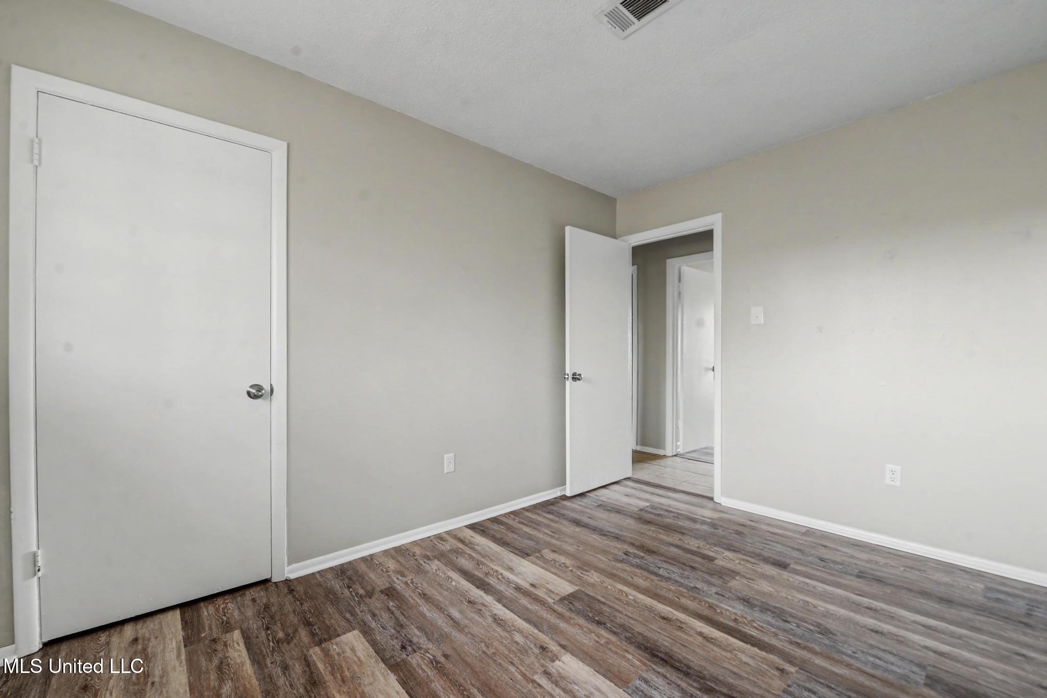 13101 Dedeaux Road Gulfport, MS 39503 - Photo 14 of 22 014