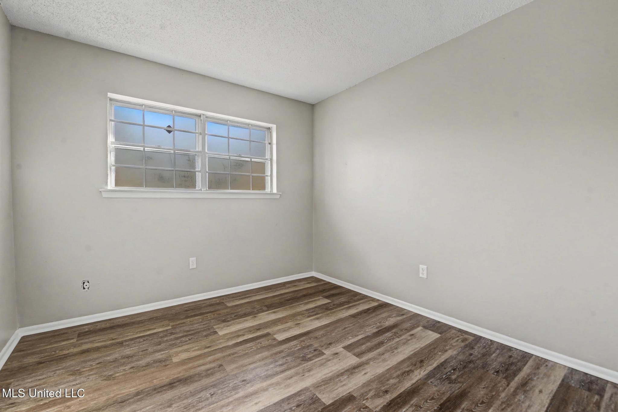 13101 Dedeaux Road Gulfport, MS 39503 - Photo 15 of 22 015