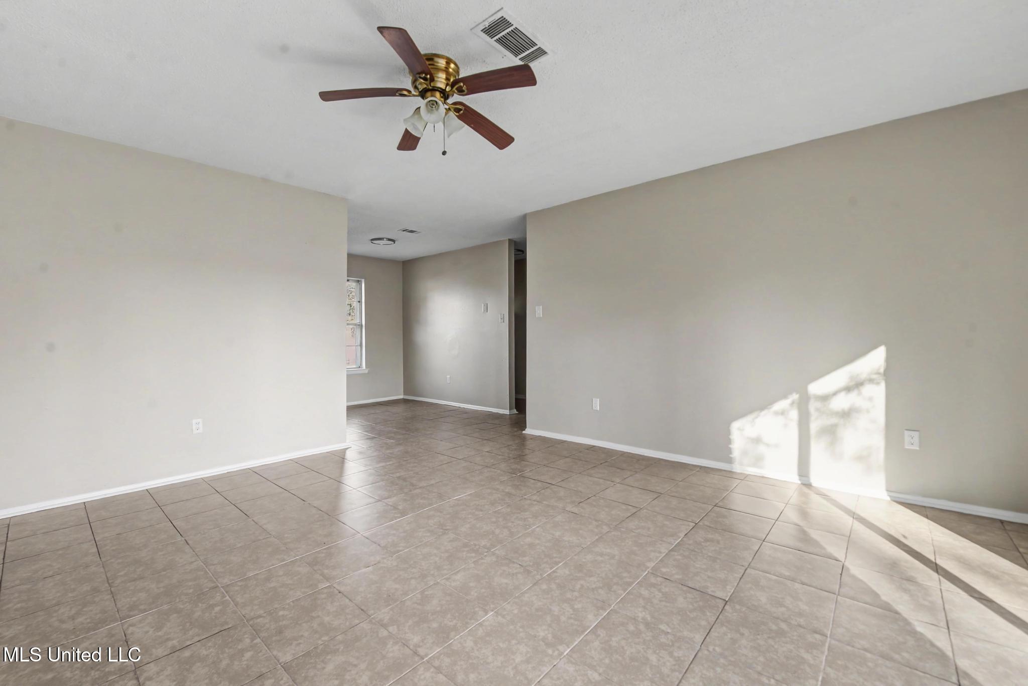 13101 Dedeaux Road Gulfport, MS 39503 - Photo 5 of 22 005