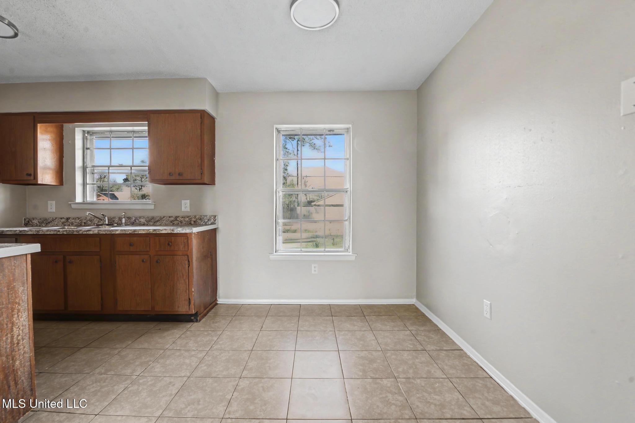 13101 Dedeaux Road Gulfport, MS 39503 - Photo 7 of 22 007