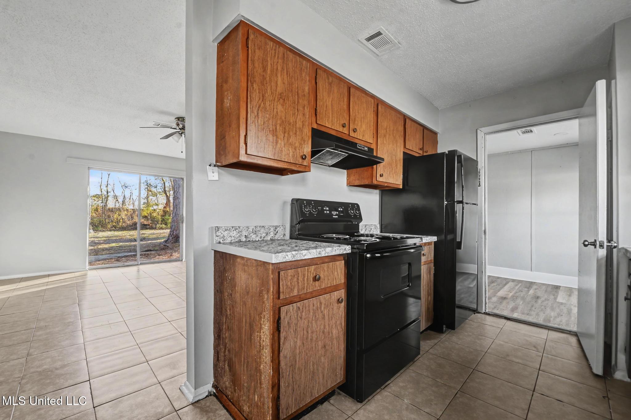 13101 Dedeaux Road Gulfport, MS 39503 - Photo 8 of 22 008