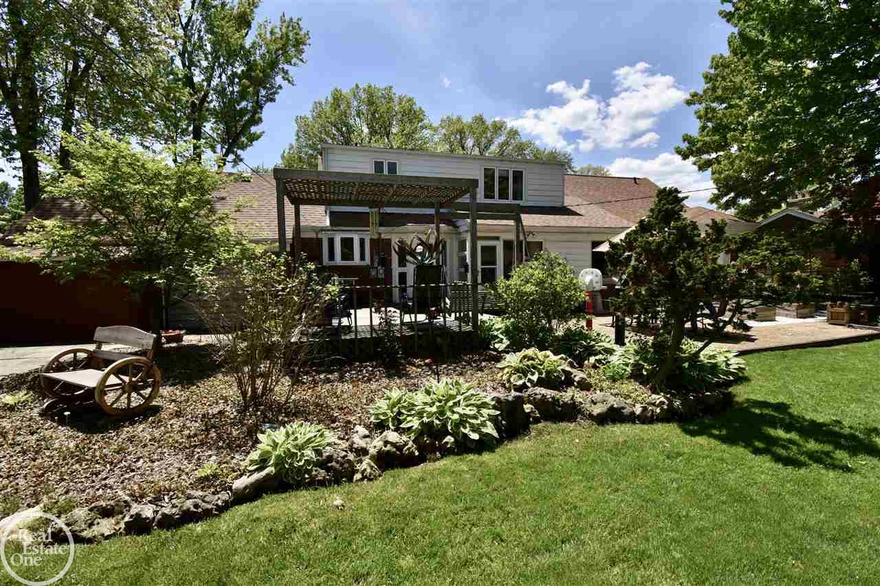 1596 South Renaud Road Grosse Pointe, MI 48236 - Photo 47 of 48 31348359-46.JPG