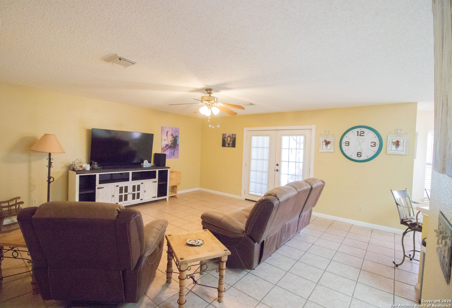 797 Killarney Road Floresville, TX 78114 - Photo 12 of 35 a living room with furniture a flat screen tv and kitchen view