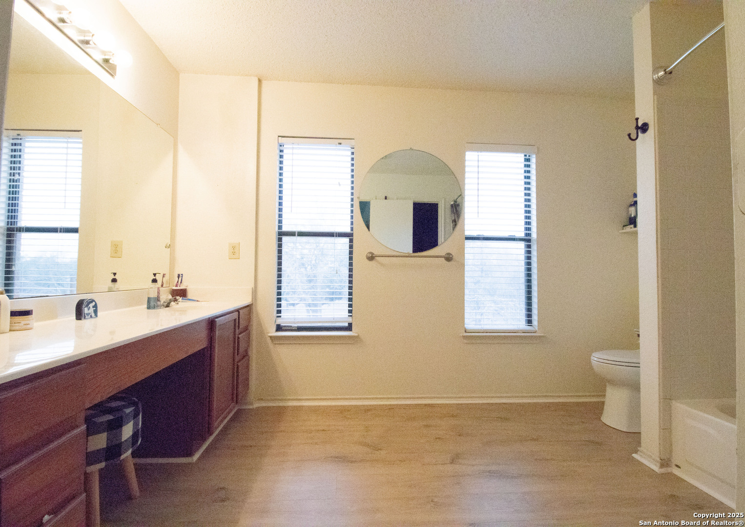 797 Killarney Road Floresville, TX 78114 - Photo 17 of 35 a view of bathroom with dual sinks