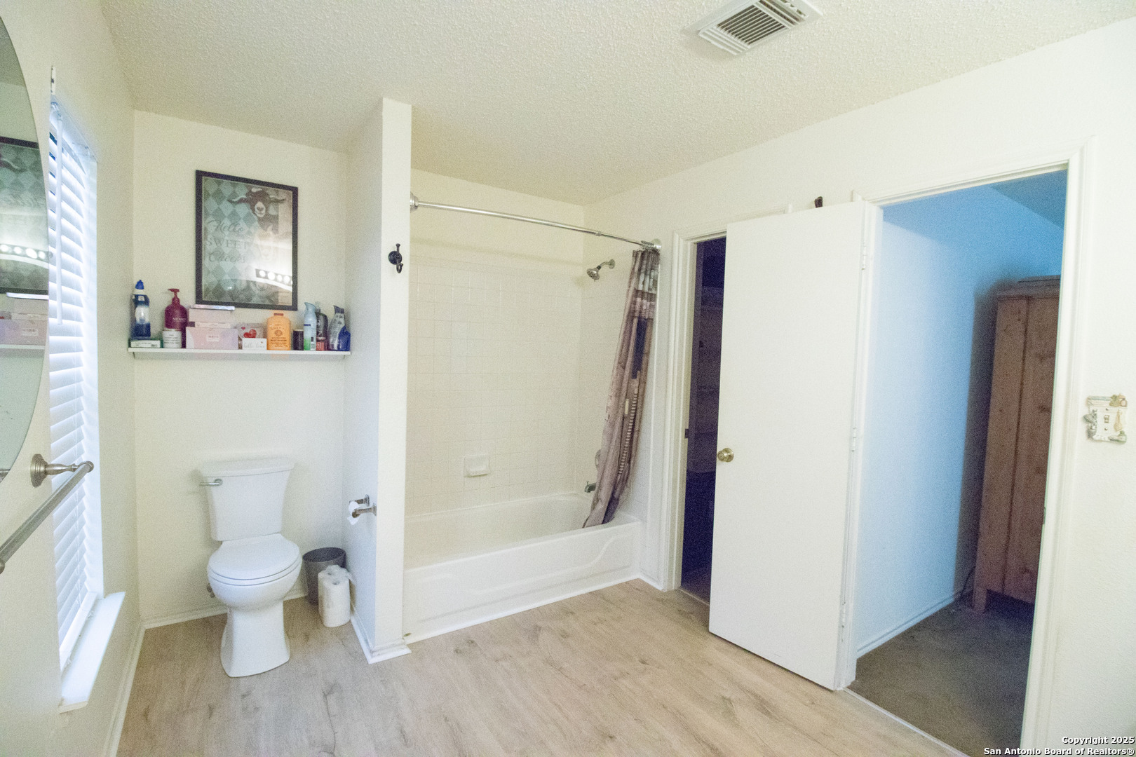 797 Killarney Road Floresville, TX 78114 - Photo 18 of 35 a bathroom with a toilet and a shower