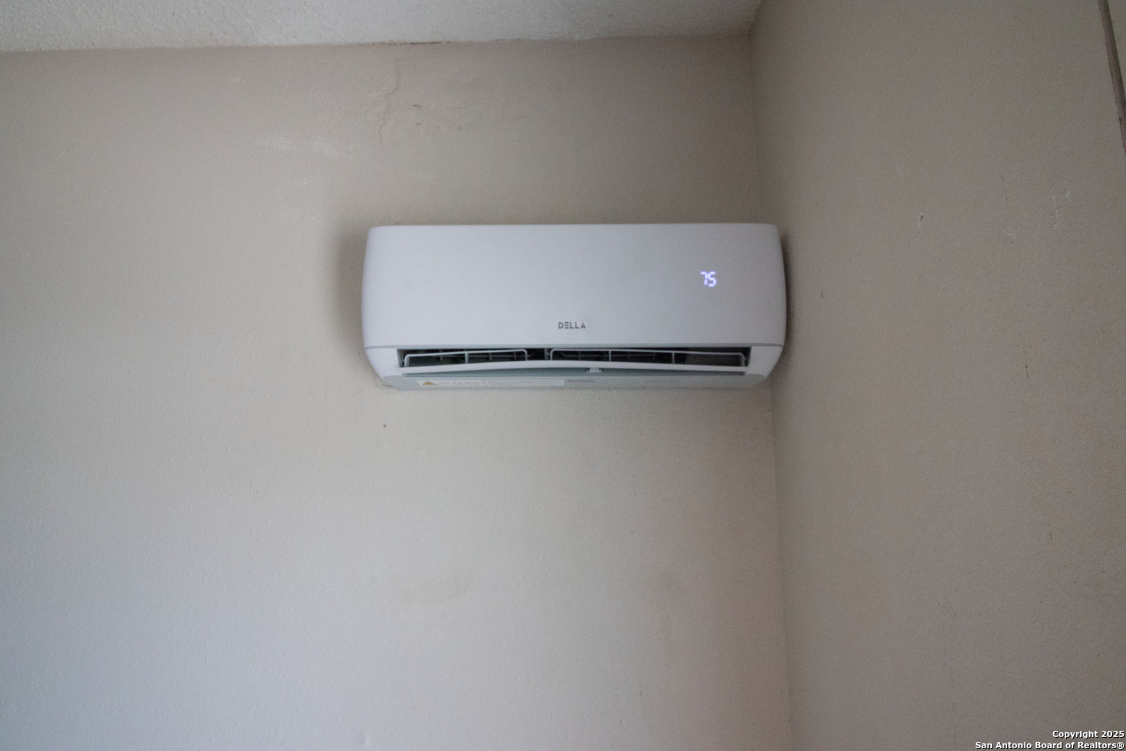 797 Killarney Road Floresville, TX 78114 - Photo 24 of 35 a view of room