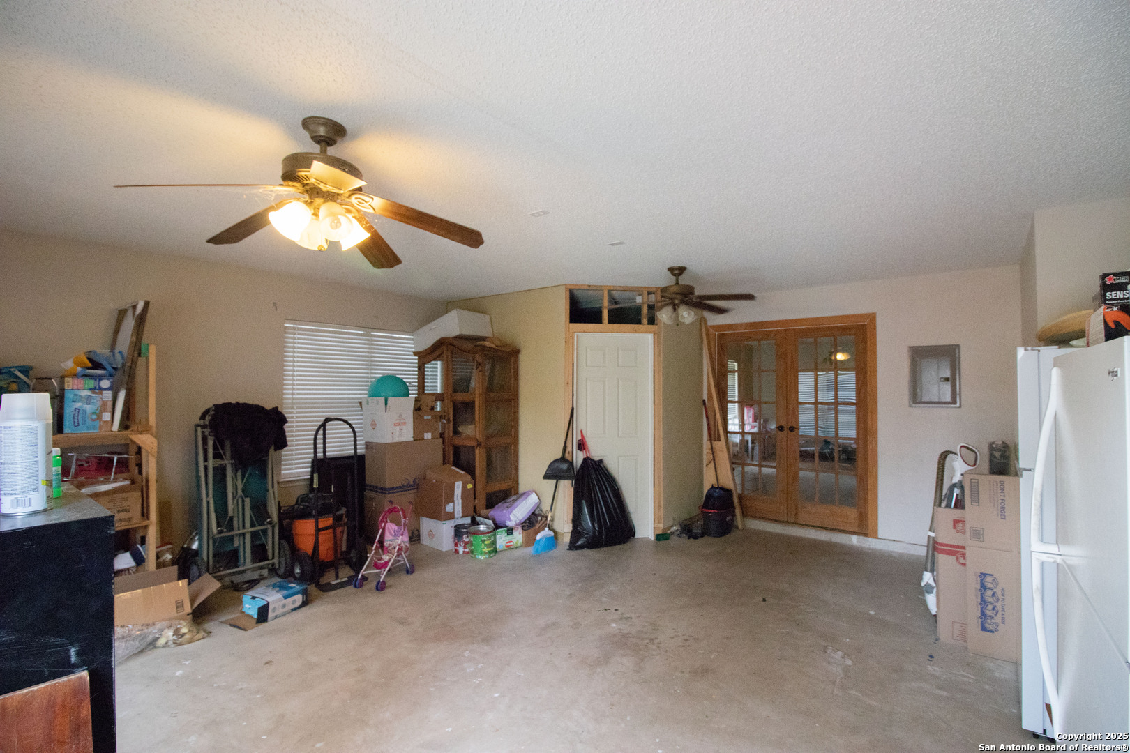 797 Killarney Road Floresville, TX 78114 - Photo 25 of 35 a view of a room with gym equipment